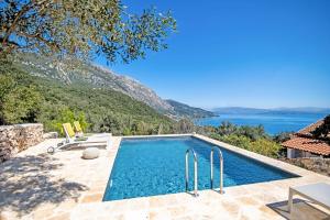 Příroda nedaleko apartmánu + 39 fotografií