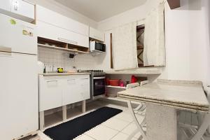 Η κουζίνα ή μικρή κουζίνα στο Casa de condomínio em Maresias - SP (5)