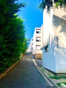 an empty street in front of a building at Appartement entier HUI in Rueil-Malmaison +26 photos
