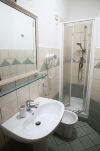 Koupelna v ubytování B&B Al Centro + 37 fotografií