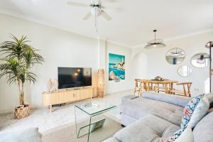 Μια τηλεόραση ή/και κέντρο ψυχαγωγίας στο Wild Palms Apartment