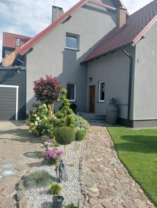 a house with a garden in front of it at Zakątek u Grzesia Gril & Chill in Trzebieszewo