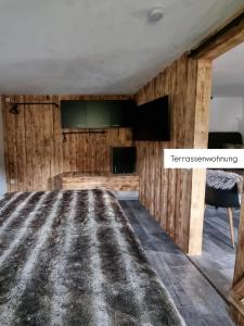 A bed or beds in a room at Ferienwohnung Tostner Burgblick