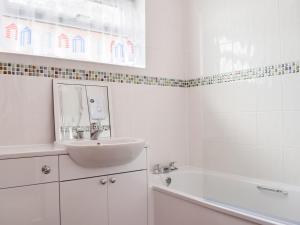 Ένα μπάνιο στο Solent Point