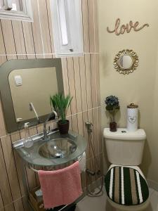 a bathroom with a sink and a toilet at excelente casa para COP 30 in Belém +23 photos