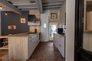 Η κουζίνα ή μικρή κουζίνα στο L'échauguette d'Ancenis centre