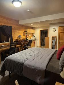 Kuchyň nebo kuchyňský kout v ubytování Susitna River Lodging, Suites