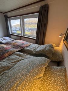 Postel nebo postele na pokoji v ubytování In the heart of Klaksvik