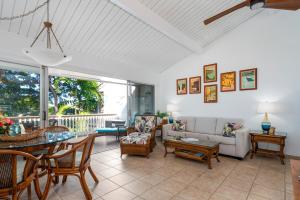 Posezení v ubytování "Makani Moana" at Keauhou Resort #104, Entire townhome close to Kona