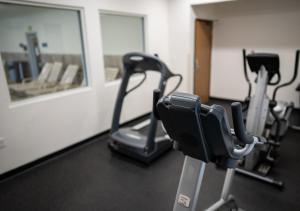 Fitness centrum a/nebo fitness zařízení v ubytování Crystal Inn Hotel & Suites - Midvalley