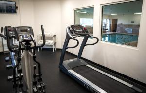 Fitness centrum a/nebo fitness zařízení v ubytování Crystal Inn Hotel & Suites - Midvalley