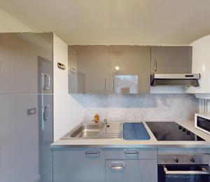 Kuchyň nebo kuchyňský kout v ubytování La perle de Bussy- Grand studio cosy -Parking-Balcon- Disneyland - Paris