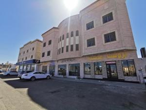 a building with a car parked in a parking lot at رفاه in Al Madinah