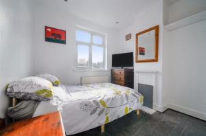 Ένα ή περισσότερα κρεβάτια σε δωμάτιο στο Lennox Gardens NW10