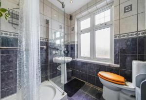 Ένα μπάνιο στο Lennox Gardens NW10