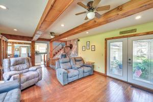 Φωτογραφία από το άλμπουμ του 6-Acre Family-Friendly Getaway in Niles! σε Niles