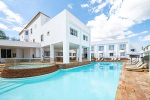 Бассейн в Baluarte da Vila Apartments или поблизости