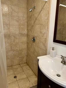 Et badeværelse på Private Guest house in West Hollywood