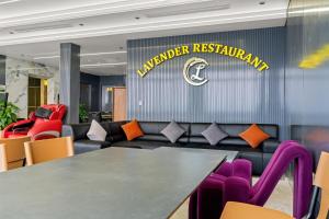 a meeting room with a table and chairs at Lavender Hotel Vân Đồn in Tài Xá