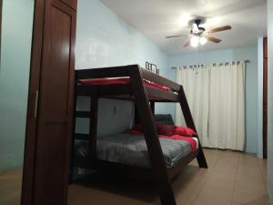 Ένα ή περισσότερα κρεβάτια σε δωμάτιο στο MV Suites Suc Fundidora