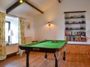 a room with a pool table and a book shelf at The Old Granary in Kilkhampton