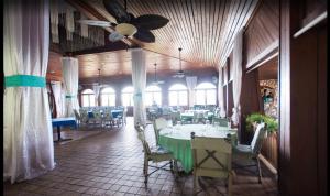 Restaurace v ubytování Pristine Resort Beach