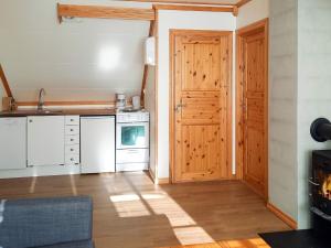 Foto dalla galleria di 3 person holiday home in lyngdal a Lyngdal Altre 24 foto