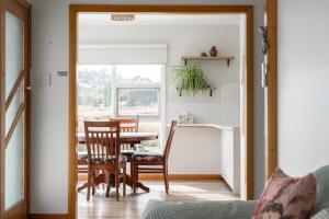 Φωτογραφία από το άλμπουμ του Cosy Ulverstone Getaway with Parking σε Ulverstone