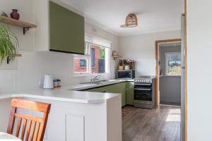 Φωτογραφία από το άλμπουμ του Cosy Ulverstone Getaway with Parking σε Ulverstone