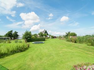 Zahrada ubytování Tiny House in 't Zand near Beach and Forest