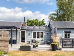 Το κτήριο όπου στεγάζεται  η παραθεριστική κατοικία