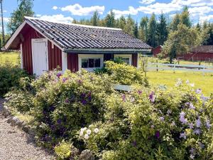 Gallery image of Serene Lakehouse with Rowing Boat in Vittsjö