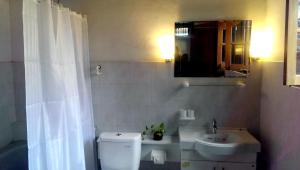 Ein Badezimmer in der Unterkunft Keyani Bungalows Lovina