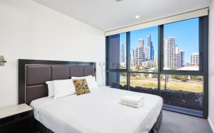 Postel nebo postele na pokoji v ubytování Ruby Apartment Gold Coast