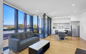 Kuchyň nebo kuchyňský kout v ubytování Ruby Apartment Gold Coast