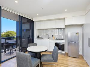 Kuchyň nebo kuchyňský kout v ubytování Ruby Apartment Gold Coast