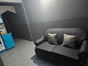 Area soggiorno di The Jungle Escape Apartment 01