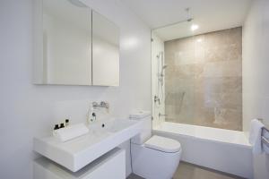 Koupelna v ubytování Ruby Apartment Gold Coast