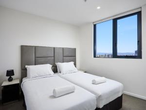 Postel nebo postele na pokoji v ubytování Ruby Apartment Gold Coast