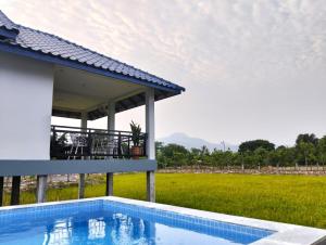 Bazén v ubytování Baksaei Retreat Ricefield Villas nebo v jeho okolí