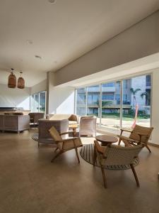 a living room with chairs and a couch and a table at Con jacuzzi privado, laguna y Paddle board in Cartagena de Indias