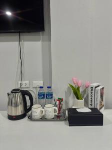 Kemudahan buat kopi dan teh di S9 Hotel Samutsakhon เอสไนน์โฮเทล สมุทรสาคร