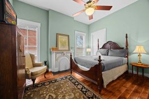Voodi või voodid majutusasutuse Perfect Retreat In the Heart of Louisville toas +62 fotot