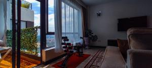 Telewizja i/lub zestaw kina domowego w obiekcie The Hills View