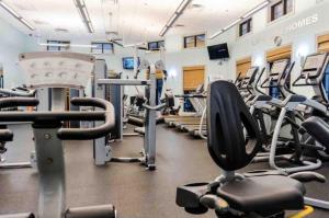 Fitness centrum a/nebo fitness zařízení v ubytování FREE Resort Fun! Private Pool! Near Theme Parks!