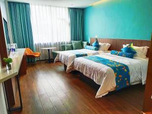 Rúm í herbergi á Baolong Homelike Hotel Shanghai - Ma An Shan Branch
