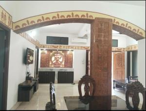an entrance to a building with an arch in a room at Udita Homestay Prayas in Shānti Niketan
