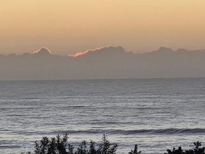 阿曼济姆托蒂L'Escalier Cabanas 208 a ABR3 Haven的日落时分欣赏海景