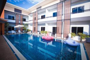 Bazén v ubytování The S.G Hotel nebo v jeho okolí