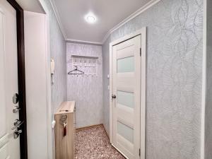 Koupelna v ubytování В центре Павлодара светлая квартира